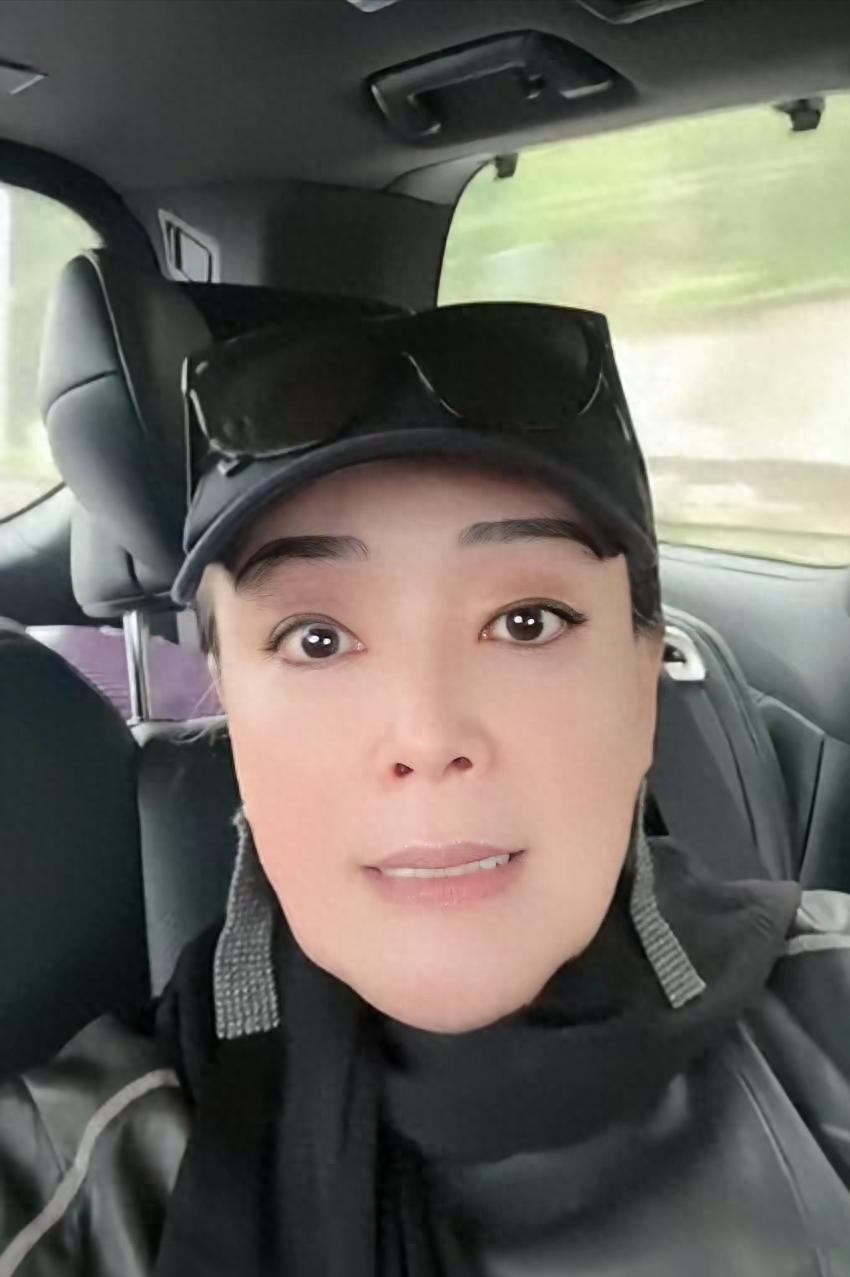 母子俩又杠上了！张兰生气离台不受儿子待见，吐槽汪大爷不管小菲